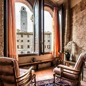artists-tower-san-gimignano.it-tuscanyhotel.com/